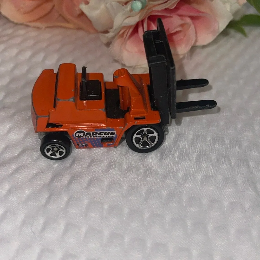 Hot Wheels Orange Forklift 1979 1:64 Scale Diecast Vehicle Mattel China